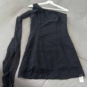 Commense Black One-Shoulder Mini Dress with Draped Sash